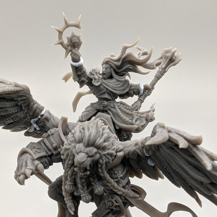 Agata on Winged Lion - Heroic (100mm Base)