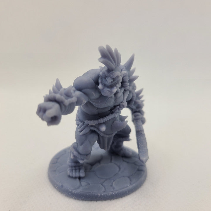 Ogre Marauder - Pointing (50mm Base)