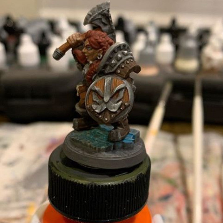 Dwarven Defender - Guard (25mm Base)
