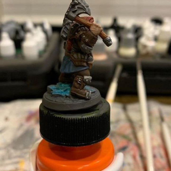 Dwarven Defender - Guard (25mm Base)