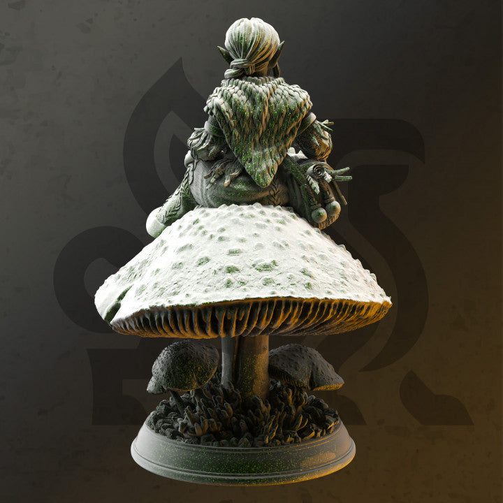 Halfling Druid of Spores - Seated (25mm Base)