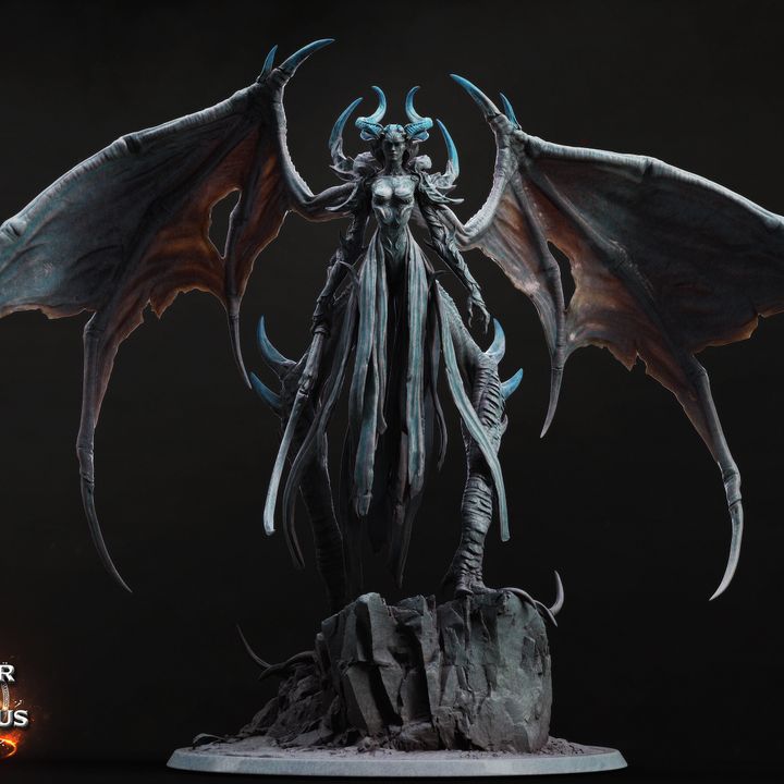 Demon Queen - Regal (100mm Base)