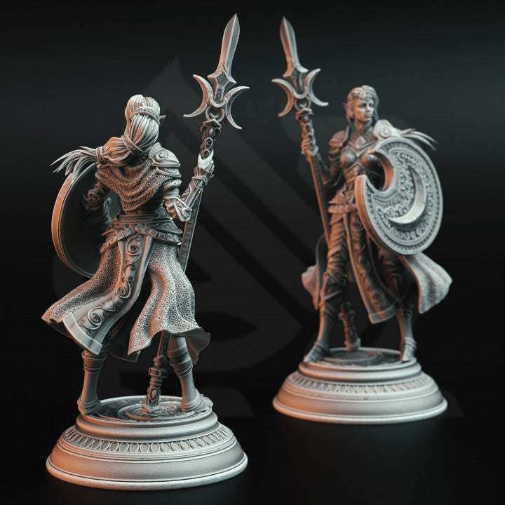 Half-Elf Moon Cleric - Casting (25mm Base)