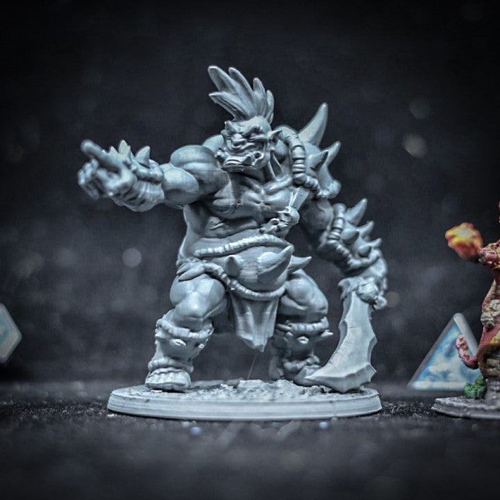 Ogre Marauder - Pointing (50mm Base)