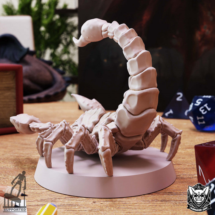 Giant Scorpion - Striking (50mm Base)