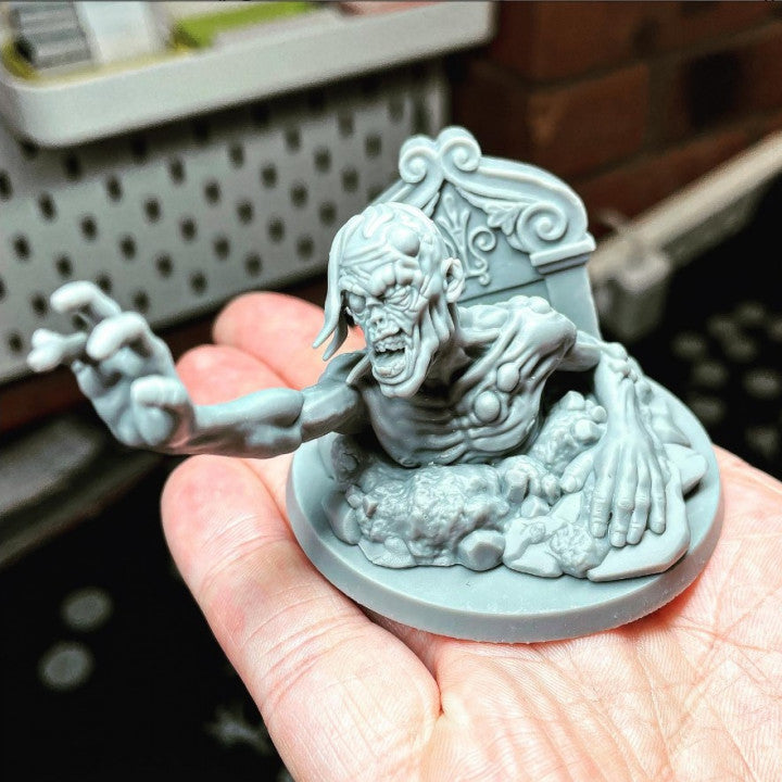 Tombstone Zombie - Rising (25mm Base)