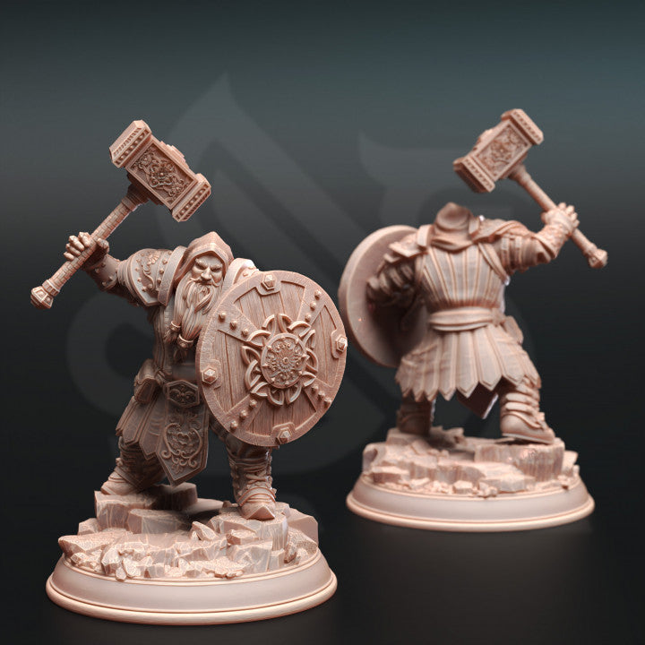 Dwarven Cleric - Defender (25mm Base)