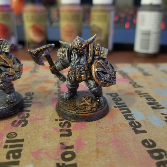 Dwarven Defender - Guard (25mm Base)