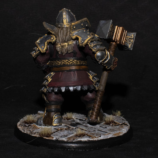 Dwarf Warrior - Guard (25mm Base)