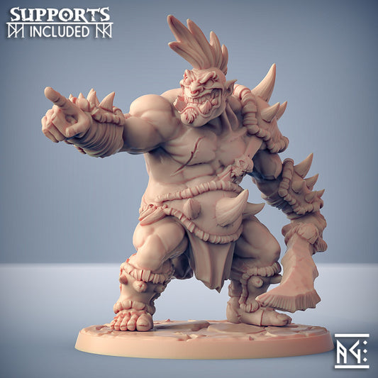 Ogre Marauder - Pointing (50mm Base)